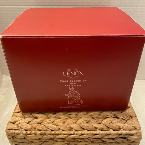 Lenox Mary First Blessing Nativity w/ Original Box and Styrofoam Case - Picture 10 of 12